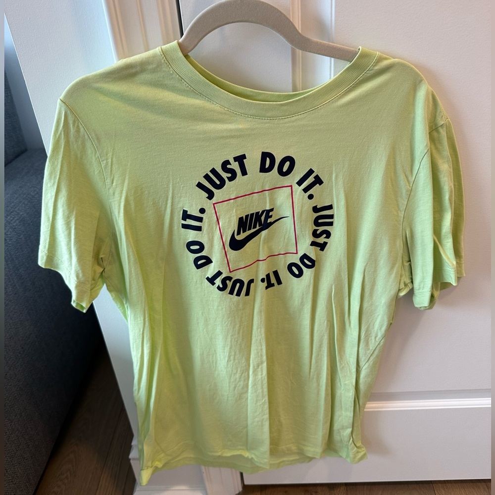 Nike t shirt in green size L